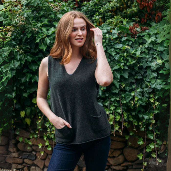 ERIBÉ ~ Ladies Corry V Neck Tank Top with Pockets