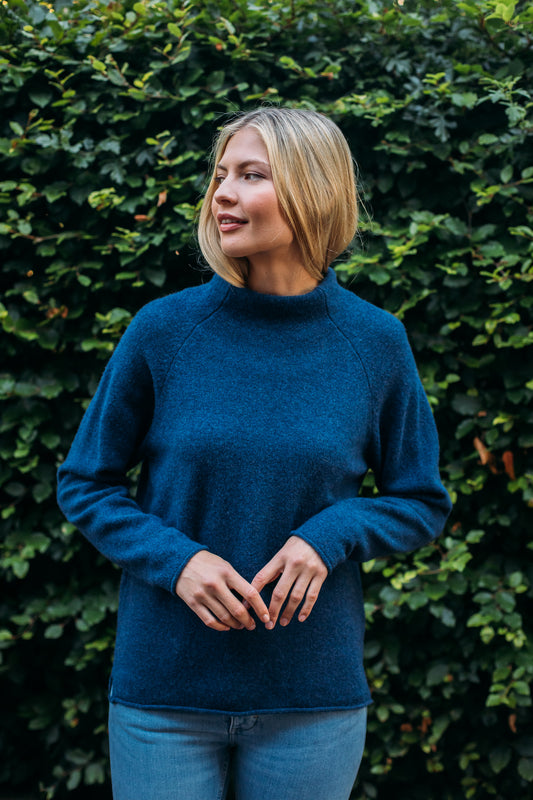 ERIBÉ ~ Ladies Corry Raglan Sweater