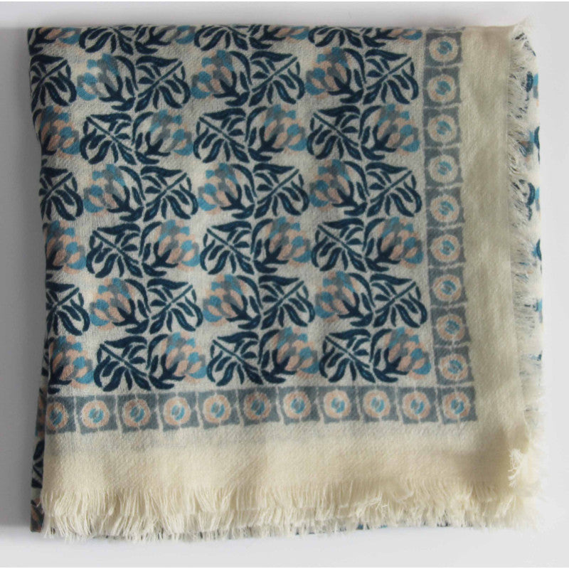 Les Belle Vagabonde ~ Carre Wool Scarf