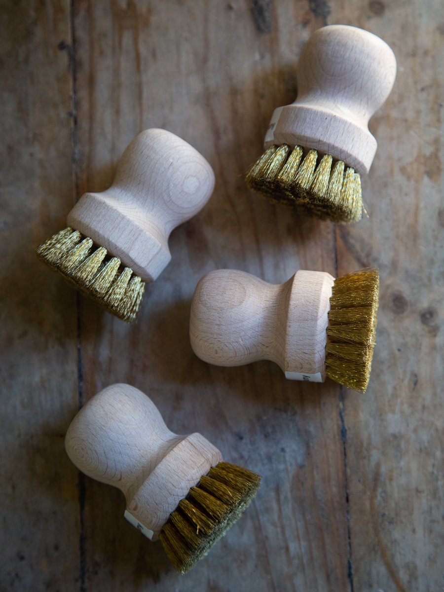 Brass Bristle Scourer