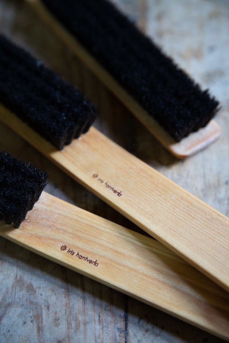 Iris Hantverk Clothes Brush