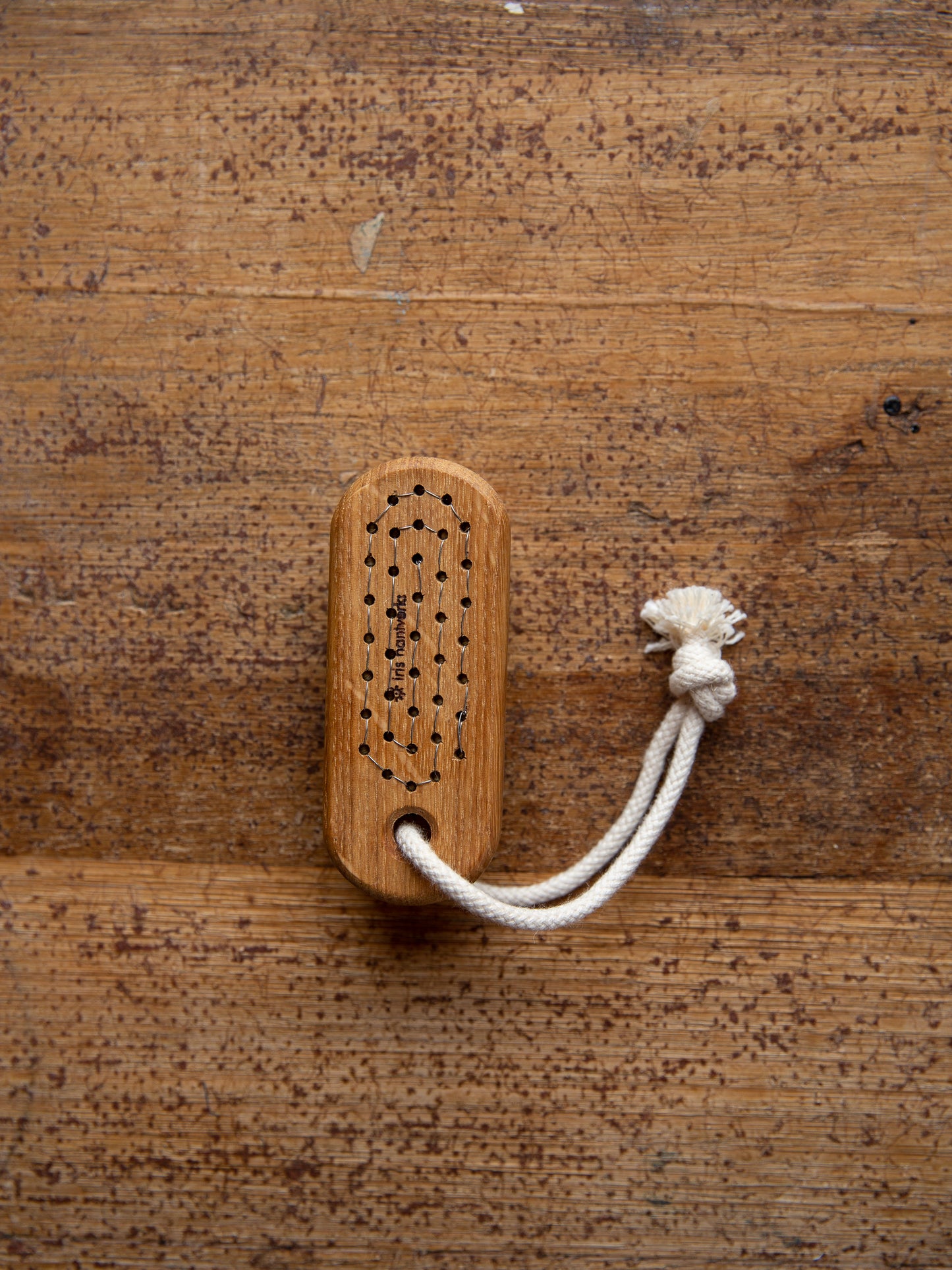 Iris Hantverk Hanging Nailbrush