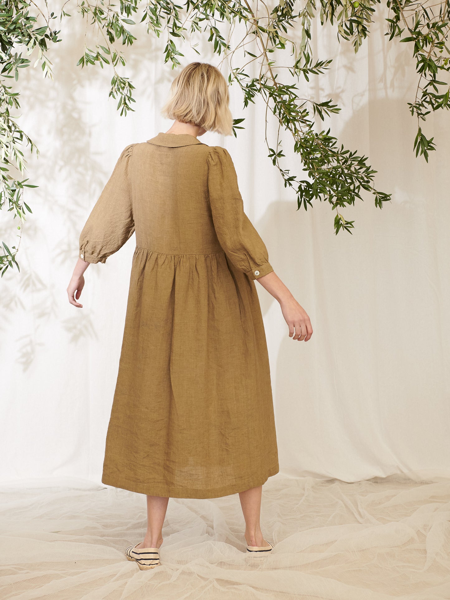 Manteau Noir ~ Giselle Round Collar Linen Dress