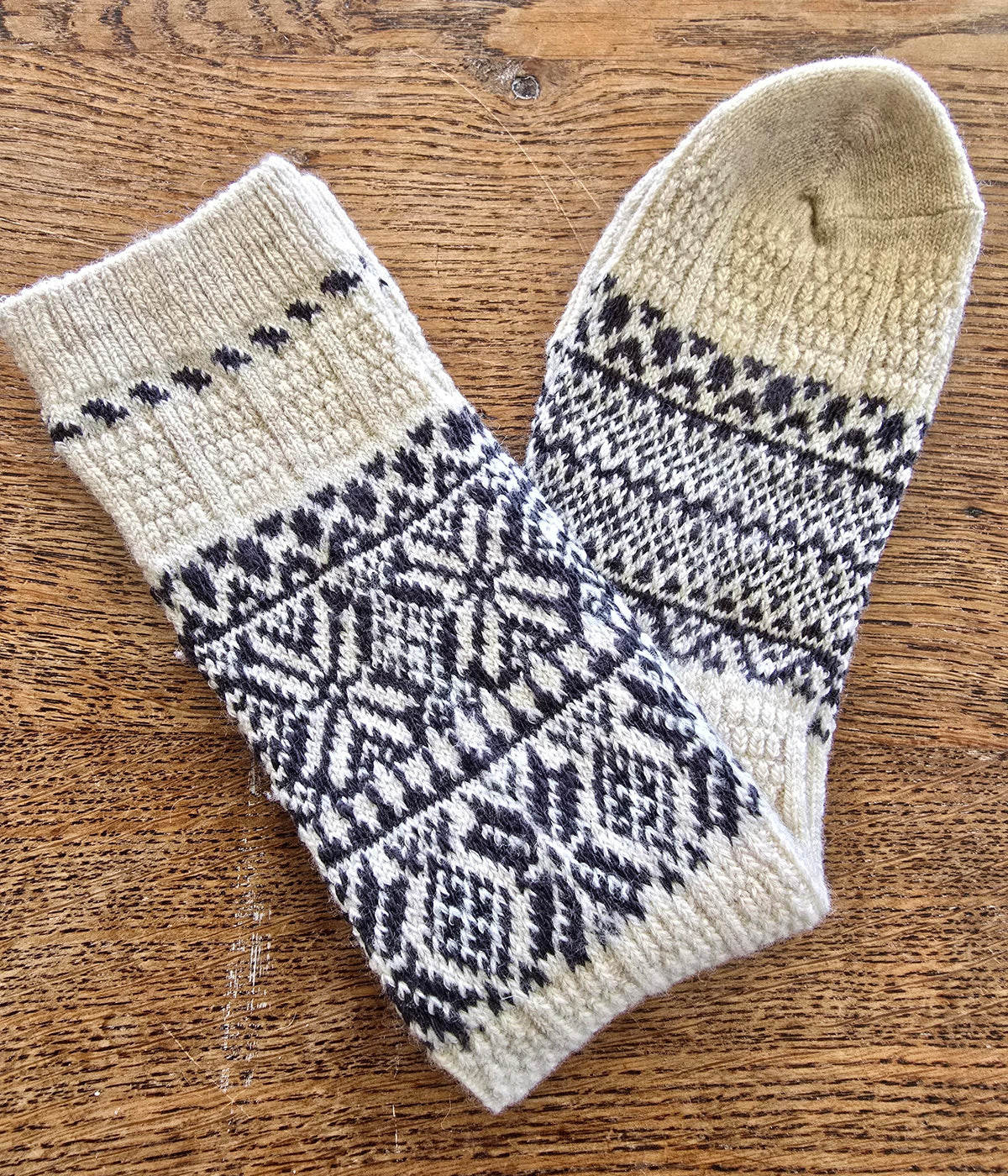 Yahae ~ Wool and Organic Cotton Snow Pattern Socks