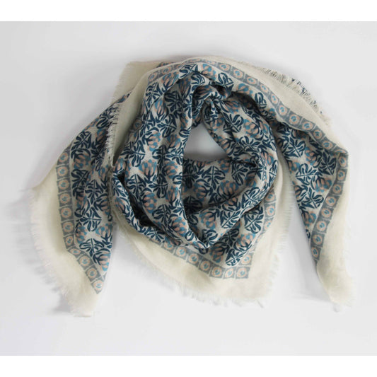 Les Belle Vagabonde ~ Carre Wool Scarf